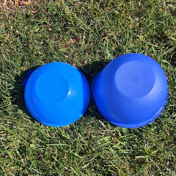 Tupperware Blue Food Storage Containers 1 large 1 medium (SET of 2) - Picture 2 of 3